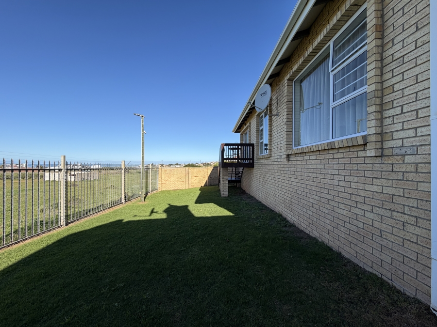 3 Bedroom Property for Sale in Wavecrest Eastern Cape